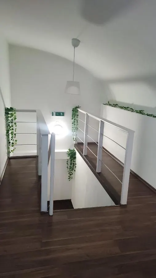 Eiffel-T45 Five Bedroom Central Apartment Budapest Ungheria